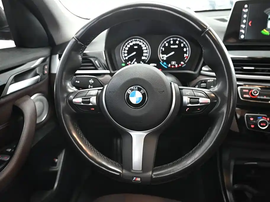 BMW X1 2022 sDrive25Li Leading фото 9