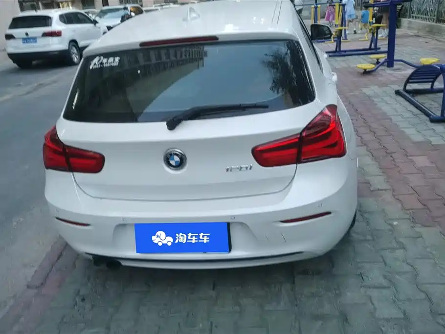 BMW 1 Series (Import) 2016 120i Sport Design Package фото 3