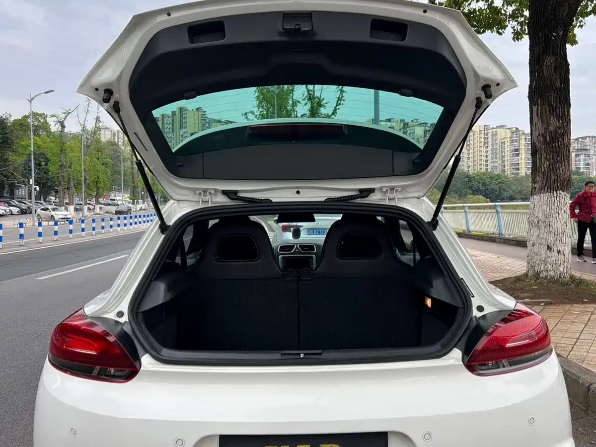 Volkswagen Scirocco 2011 2.0TSI Luxury фото 13