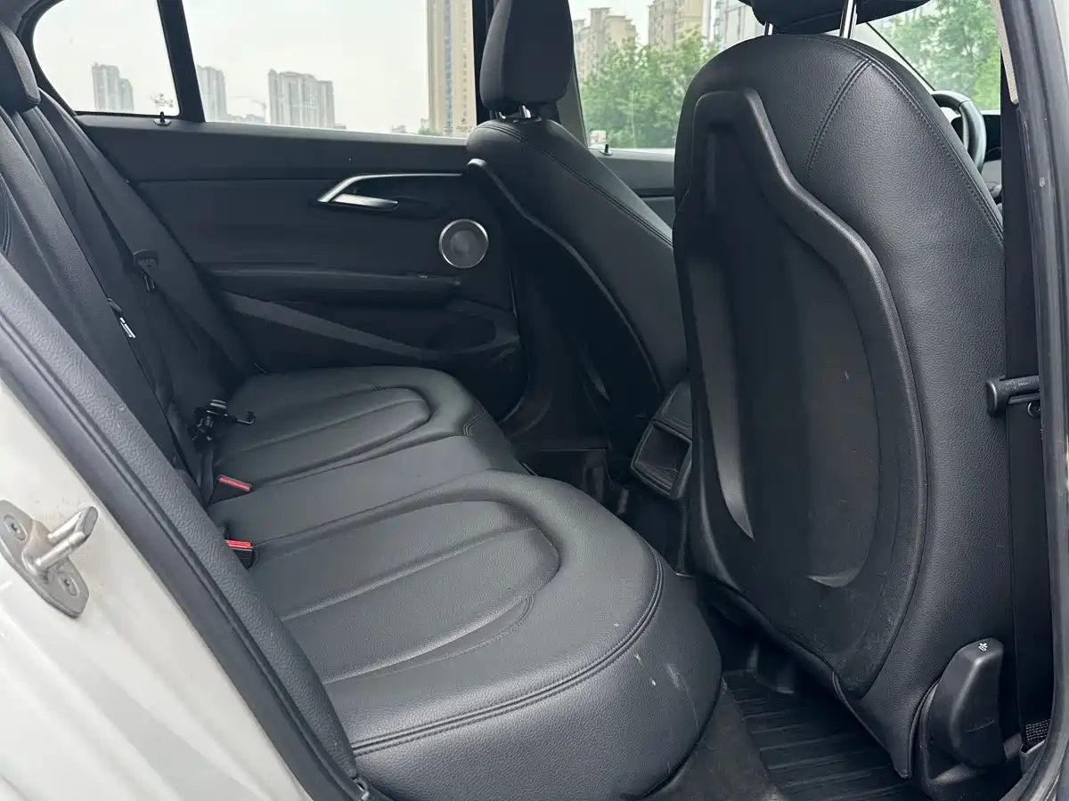 BMW 1 Series 2021 120i M Sport фото 17