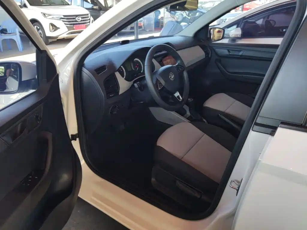 Škoda Fabia 2017 2016 1.4L Automatic Car Enjoy Edition
