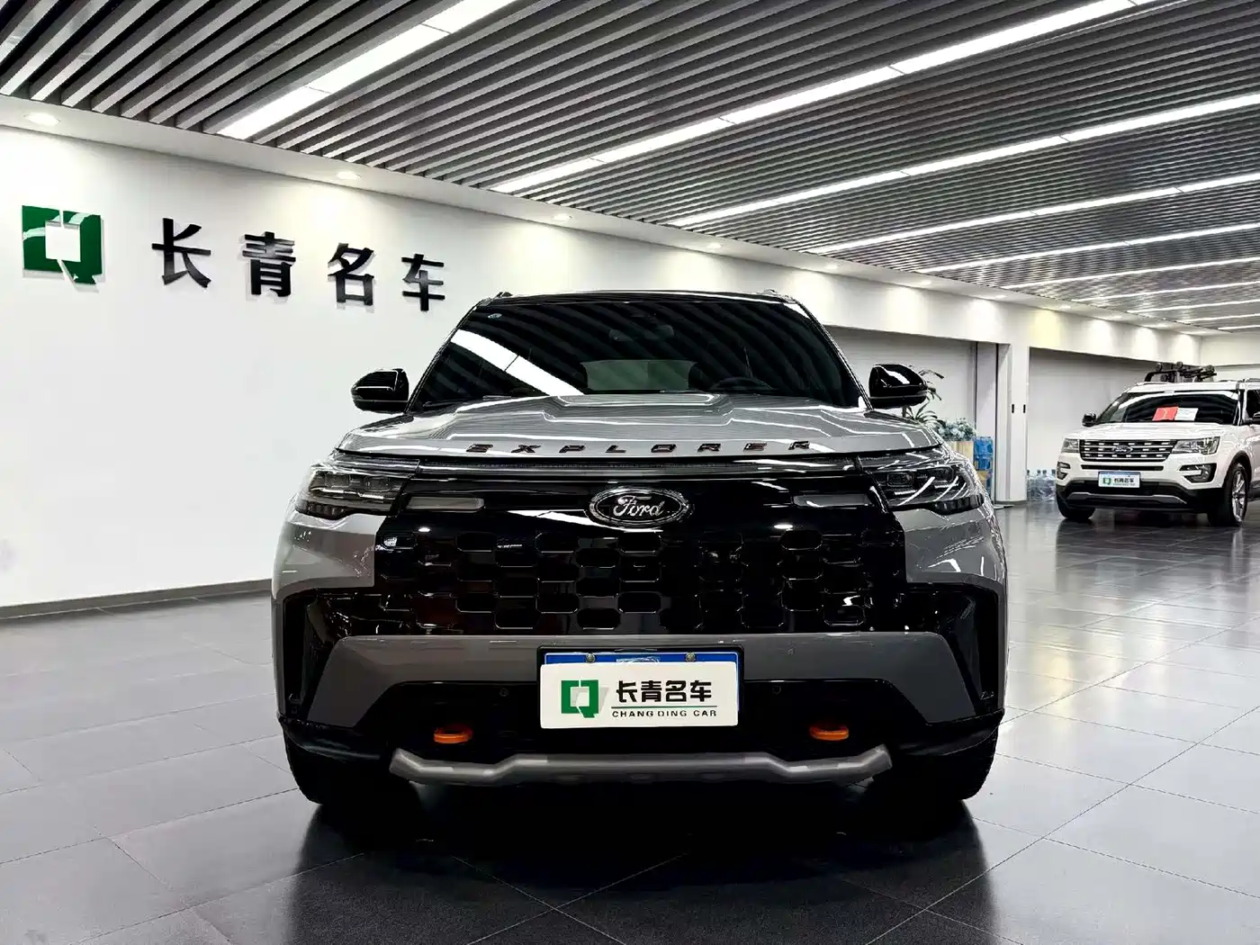 Фото 2 - Ford Explorer