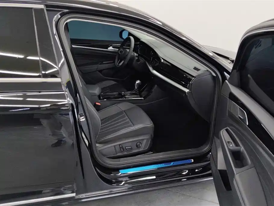 Volkswagen Passat 2025 Outstanding 380TSI Dragon Soaring Edition фото 8