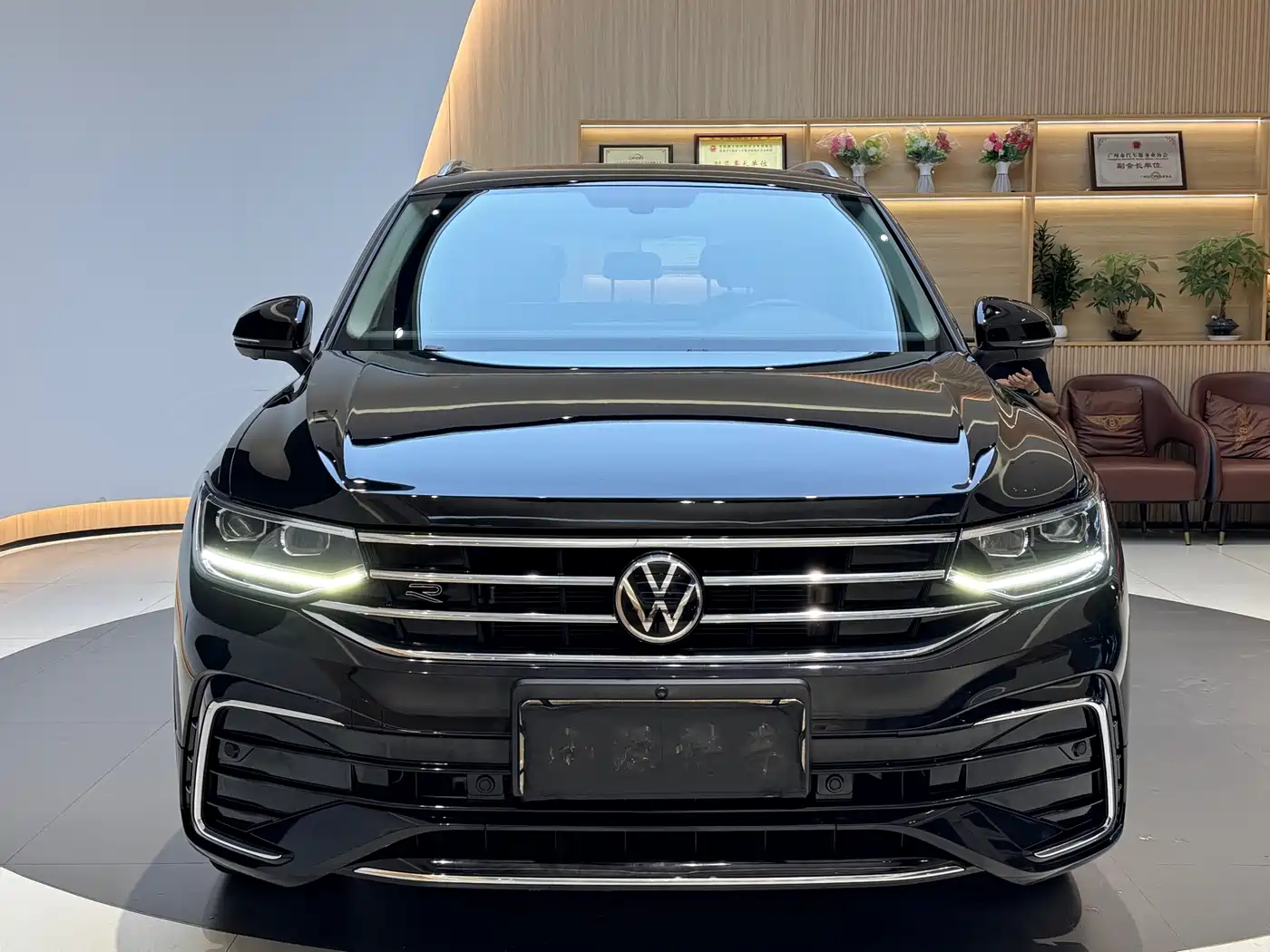 Volkswagen Tiguan L 2022 330TSI Auto 2WD R-Line Premium Edition фото 2