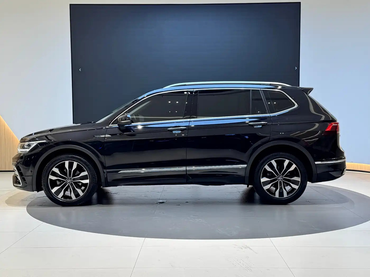 Volkswagen Tiguan L 2022 330TSI Auto 2WD R-Line Premium Edition фото 6