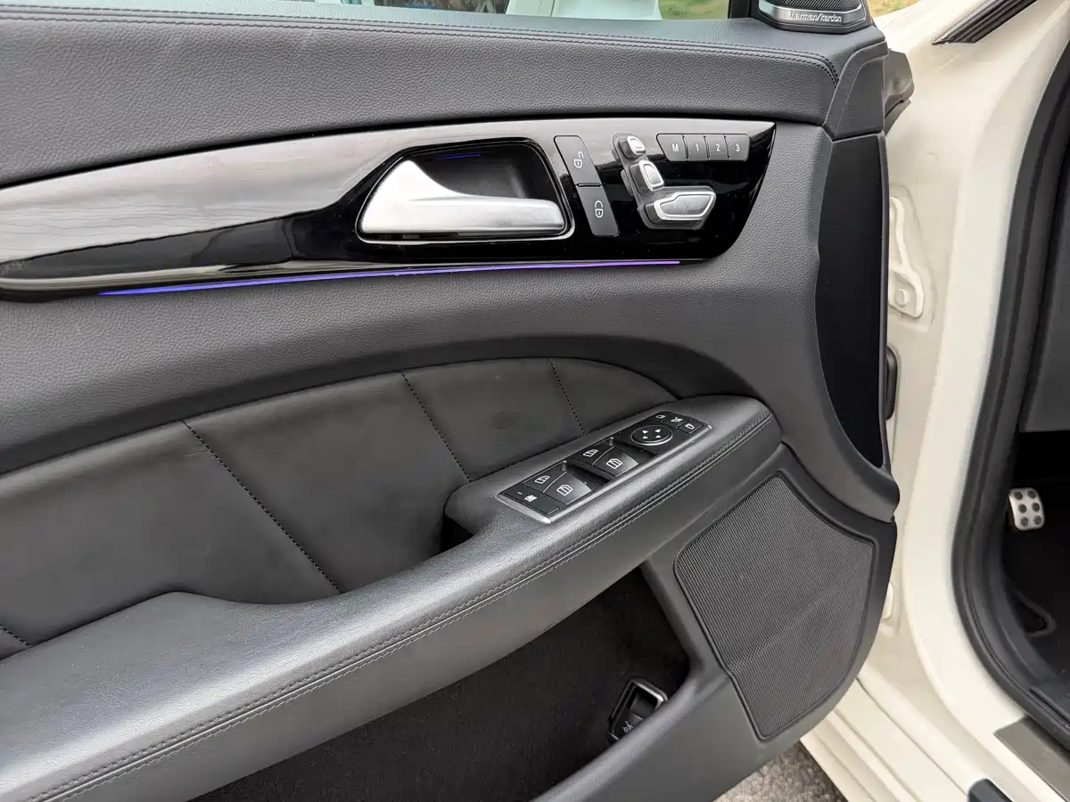 Mercedes-Benz CLS AMG 2015 AMG CLS 63 4MATIC фото 15