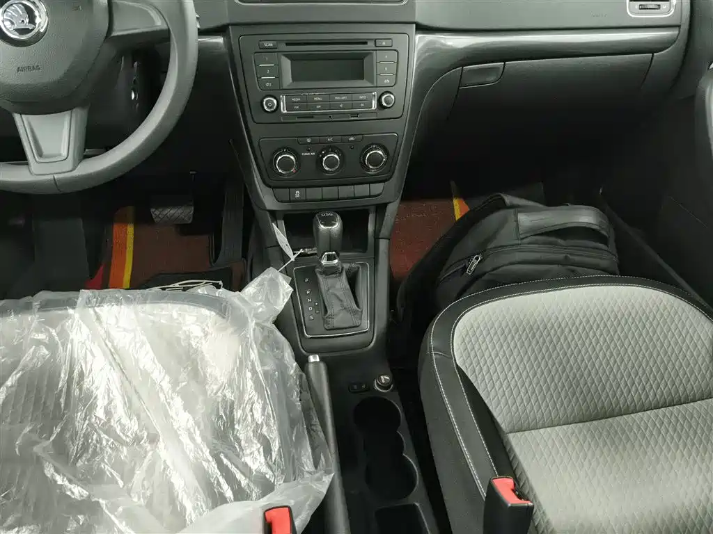 Škoda Yeti 2016 1.4TSI DSG Forward Edition фото 14