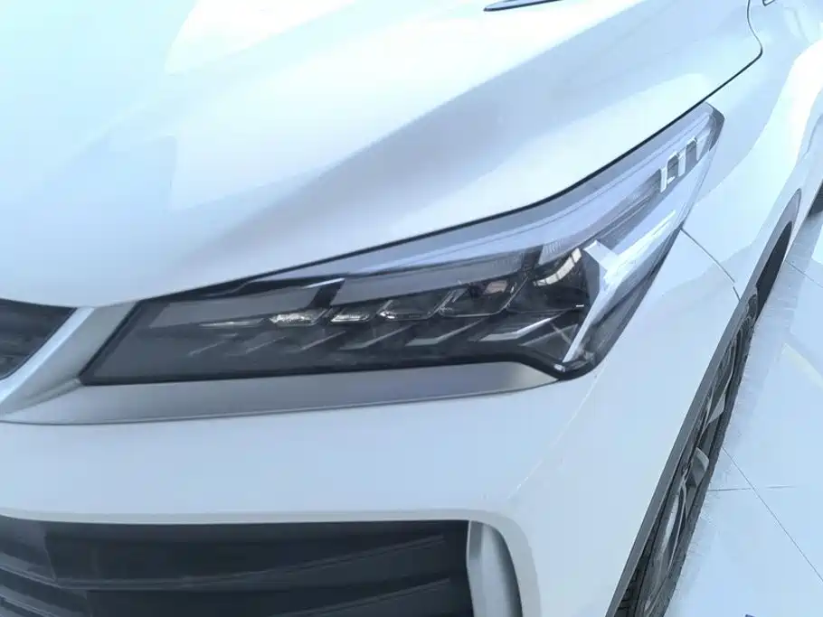 Photo 5 - Geely Binyue