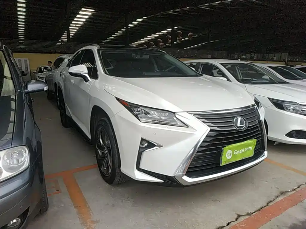 Фото 4 - Lexus RX