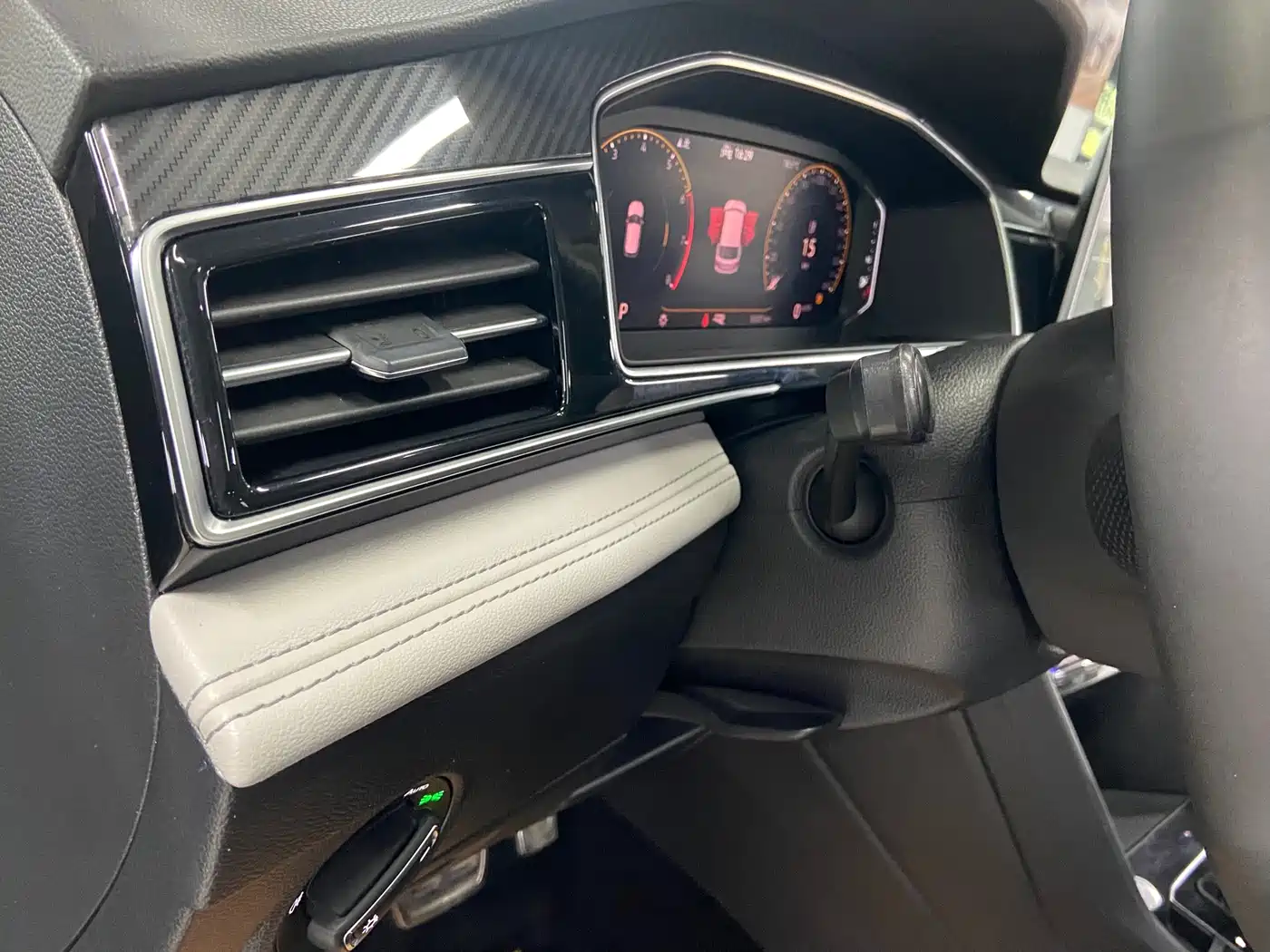 Volkswagen Tiguan L 2022 330TSI Auto 2WD R-Line Premium Edition фото 19