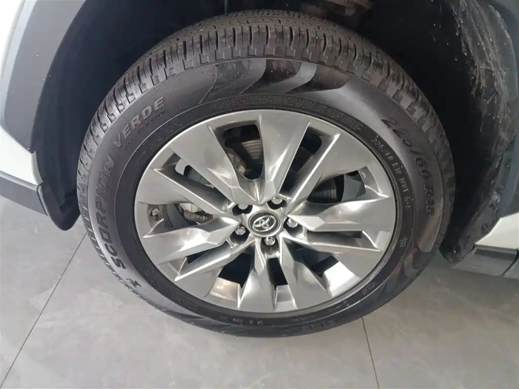 Toyota Wildlander 2022 2.0L CVT AWD Luxury Edition фото 23