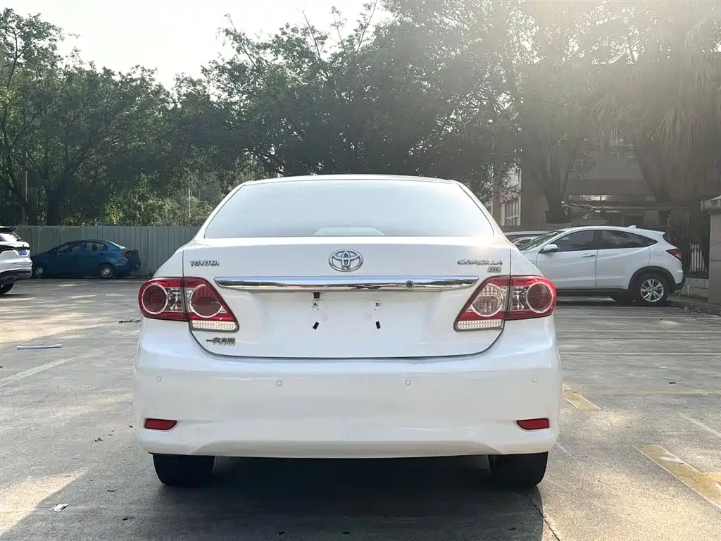 Toyota Corolla 2013 Special Edition 1.6L Auto Ultimate Cool GL фото 8