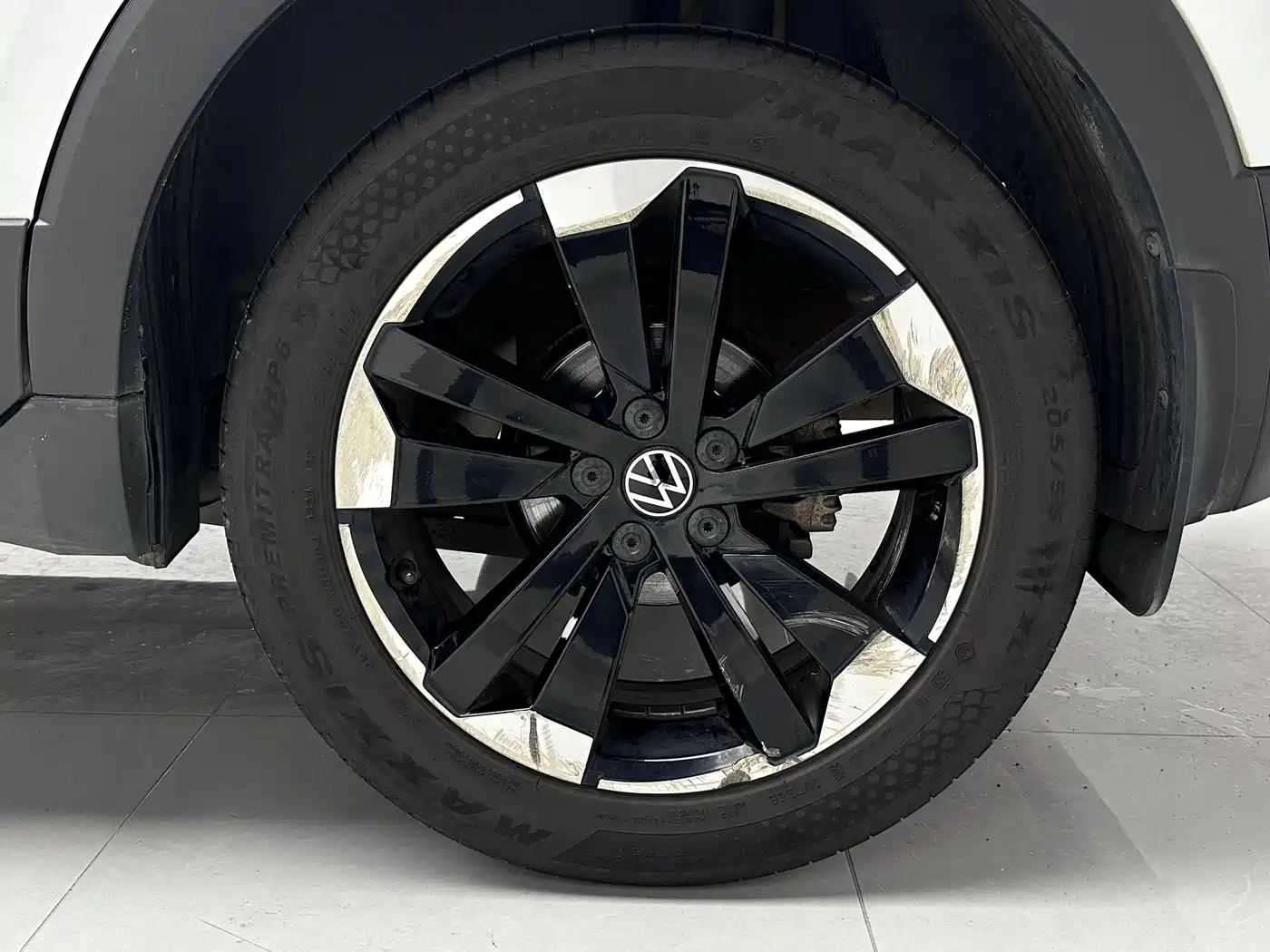 VOLKSWAGEN EXPLORING THE SHADOW