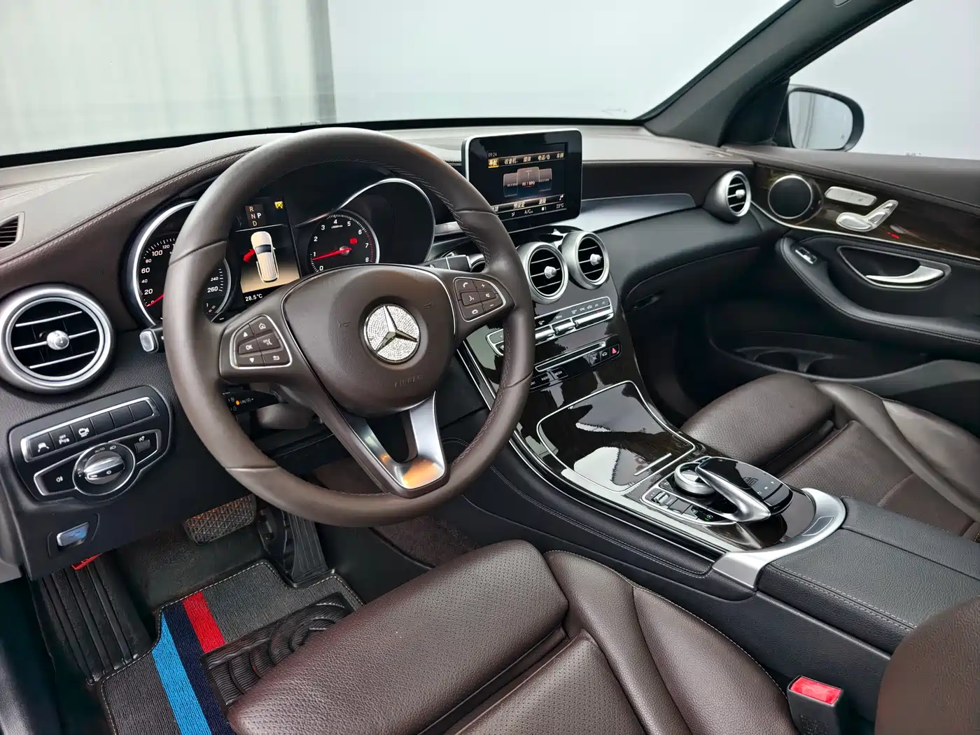 Mercedes-Benz GLC 2018 GLC 260 4MATIC Luxury фото 10