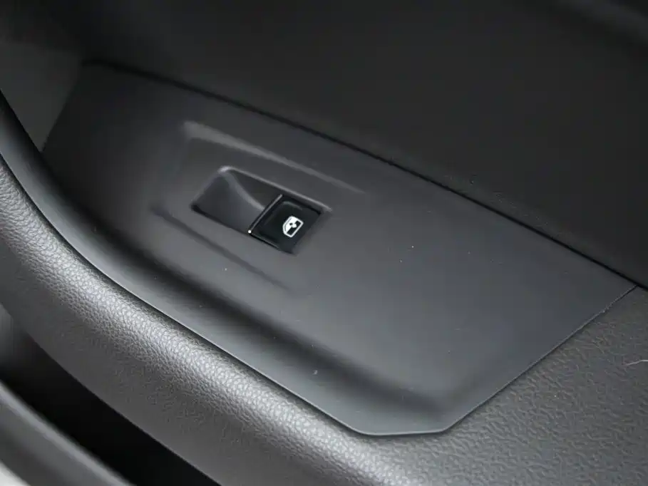 Volkswagen Touareg 2021 3.0TSI R-Line Classic Sport Package фото 28