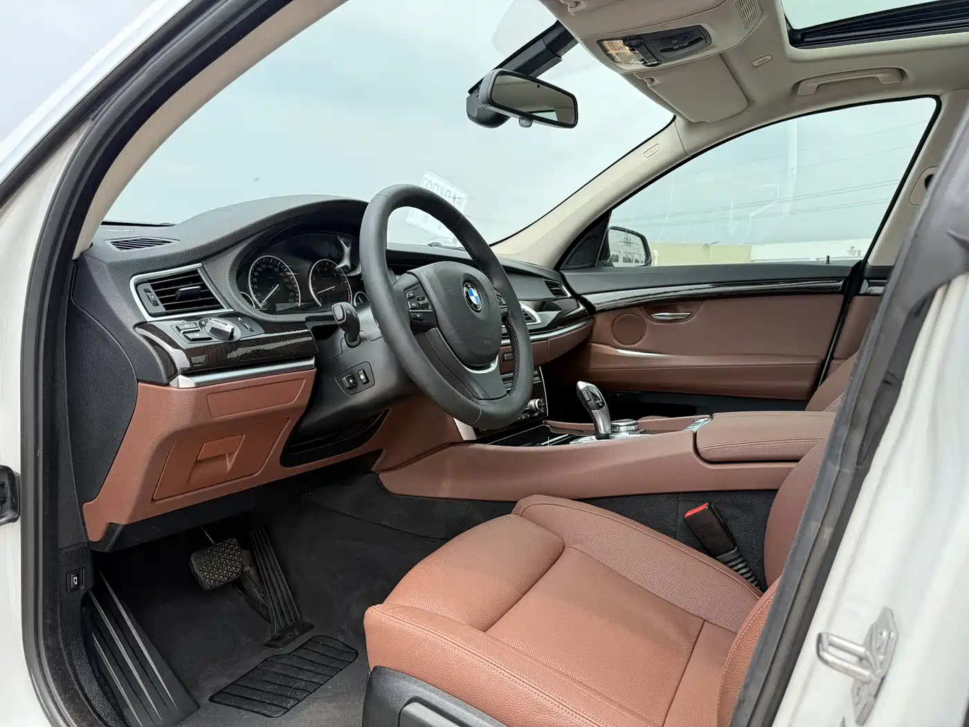 BMW 5 Series GT 2014 535i xDrive фото 8