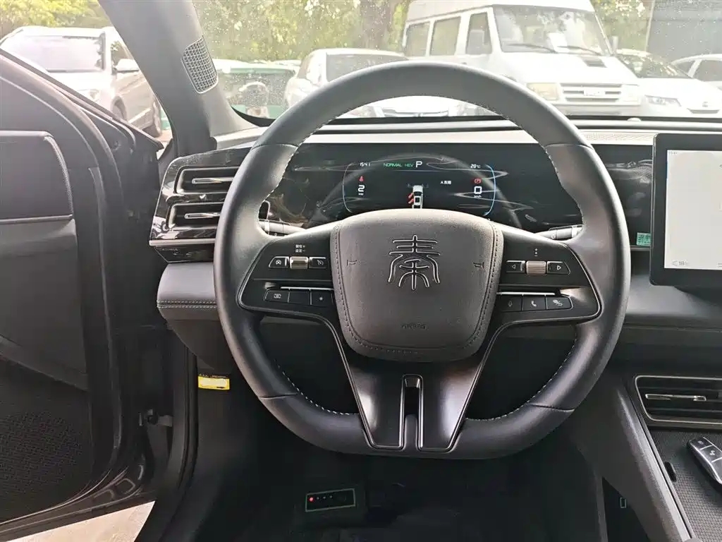 BYD Qin L 2024 DM-i 80KM Leading Edition фото 11