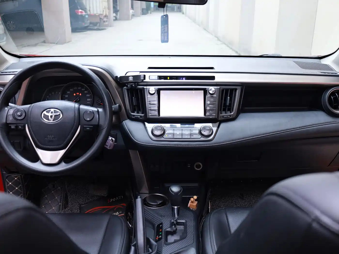 Toyota RAV4 Rongfang 2015 2.0L CVT 2WD Trend Edition фото 7