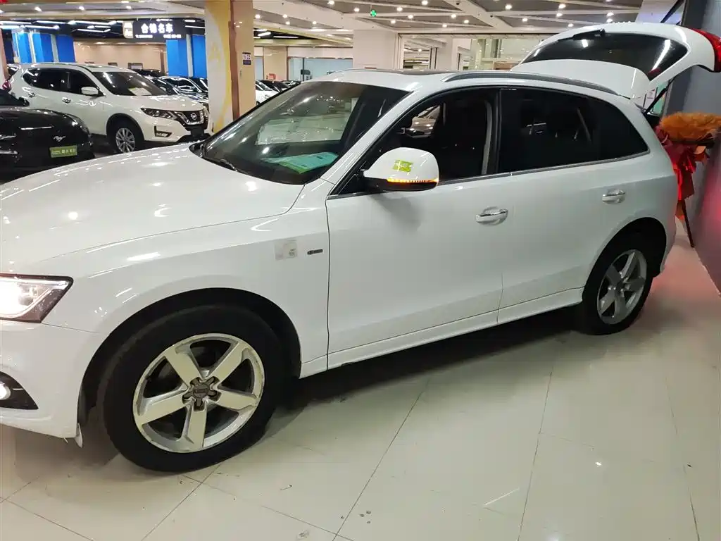 AUDI Q5