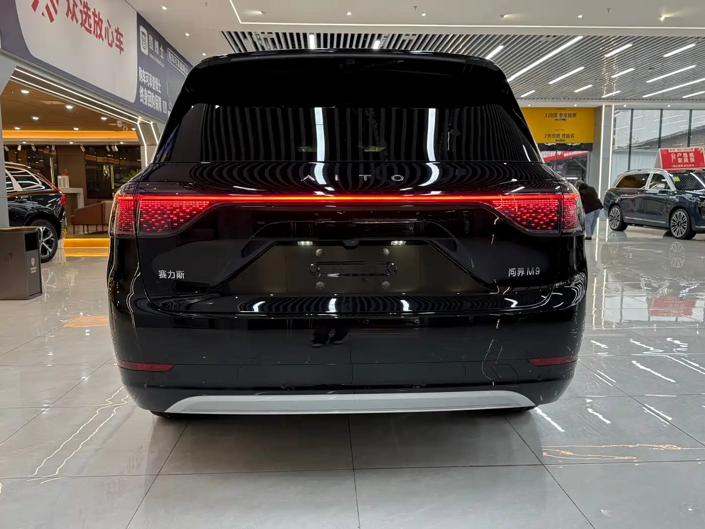 AITO Wenjie AITO M9 2024 Model Extended Range Ultra Edition 52kWh 5-Seater фото 9