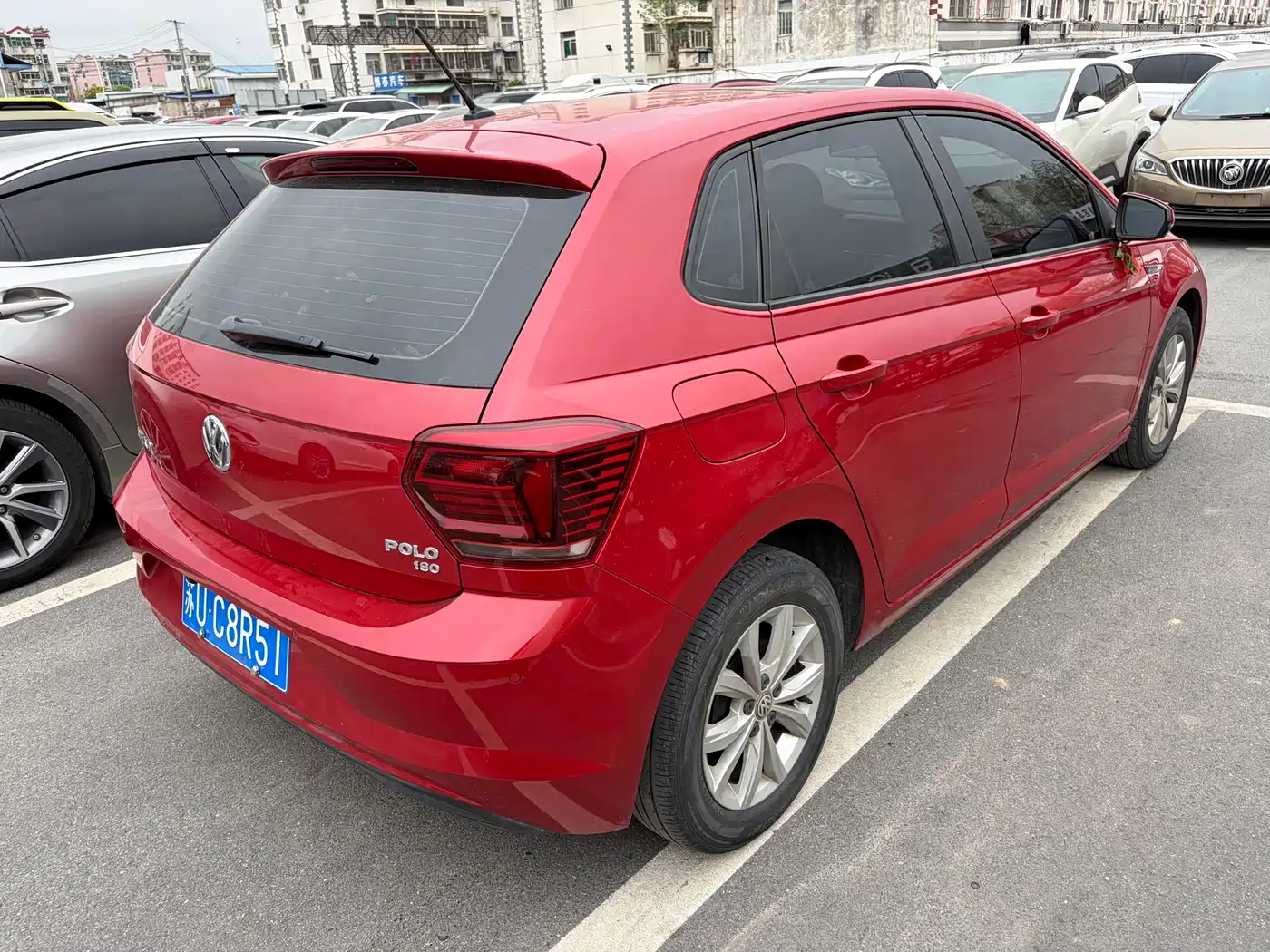 VOLKSWAGEN POLO