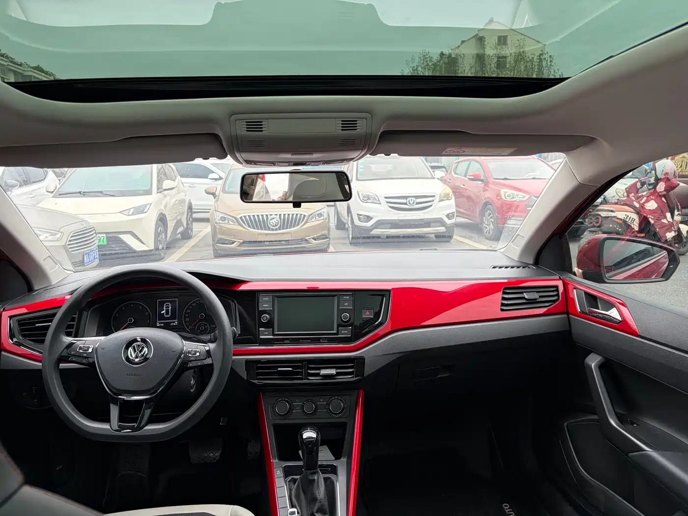 VOLKSWAGEN POLO