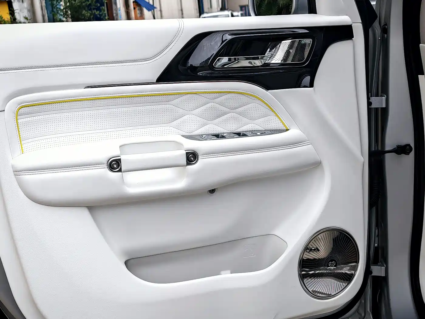 TANK CO CREATION TANK 300