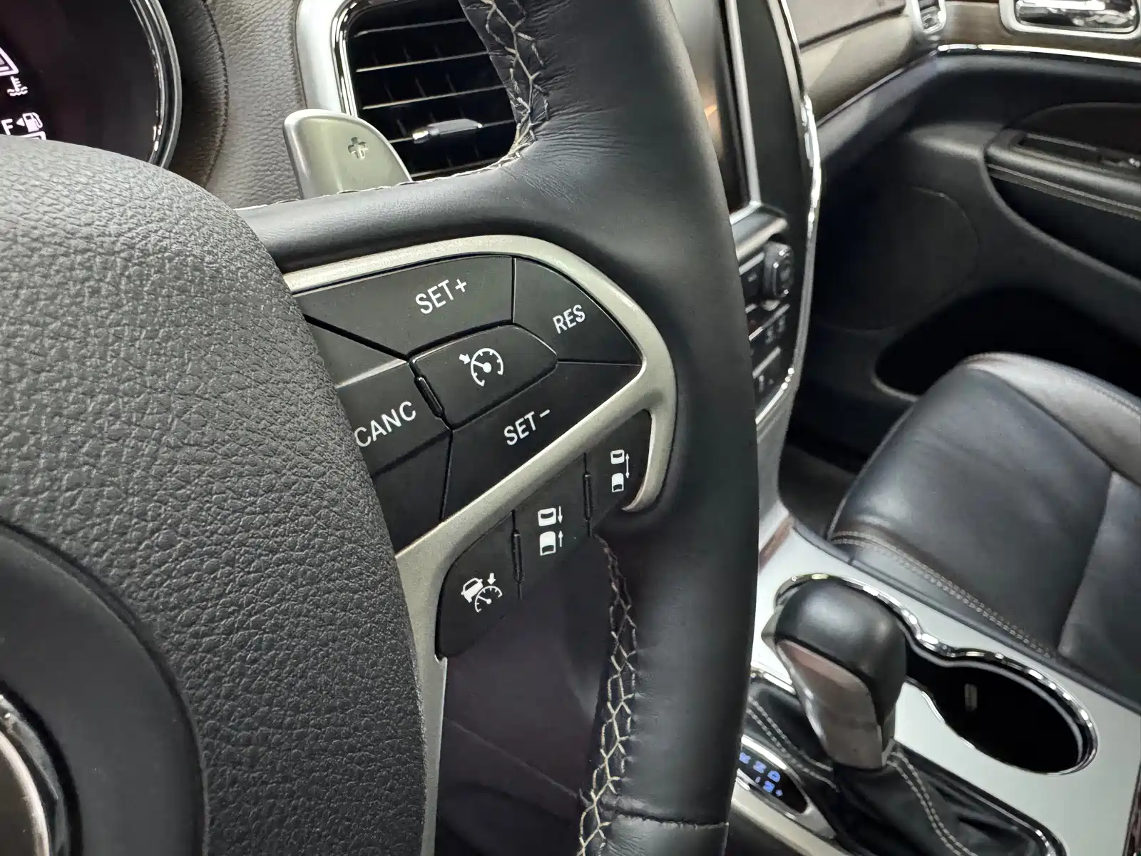 صورة 17 - Jeep Grand Cherokee (Import)