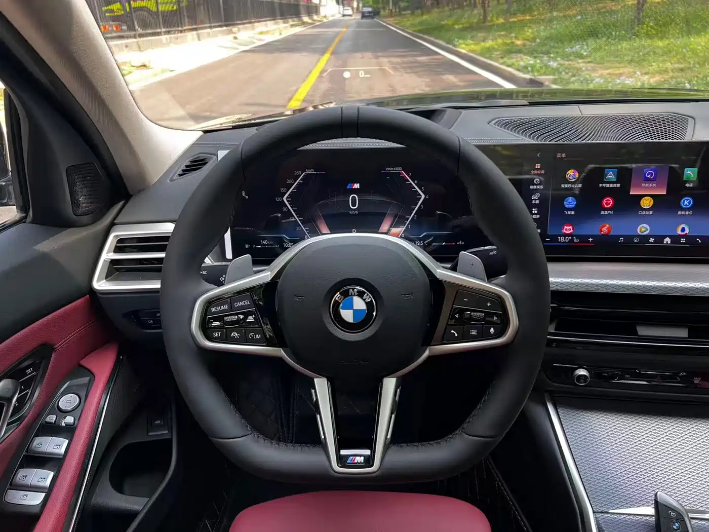 BMW 3 Series 2026 330Li M Sport Shadowline Package фото 28