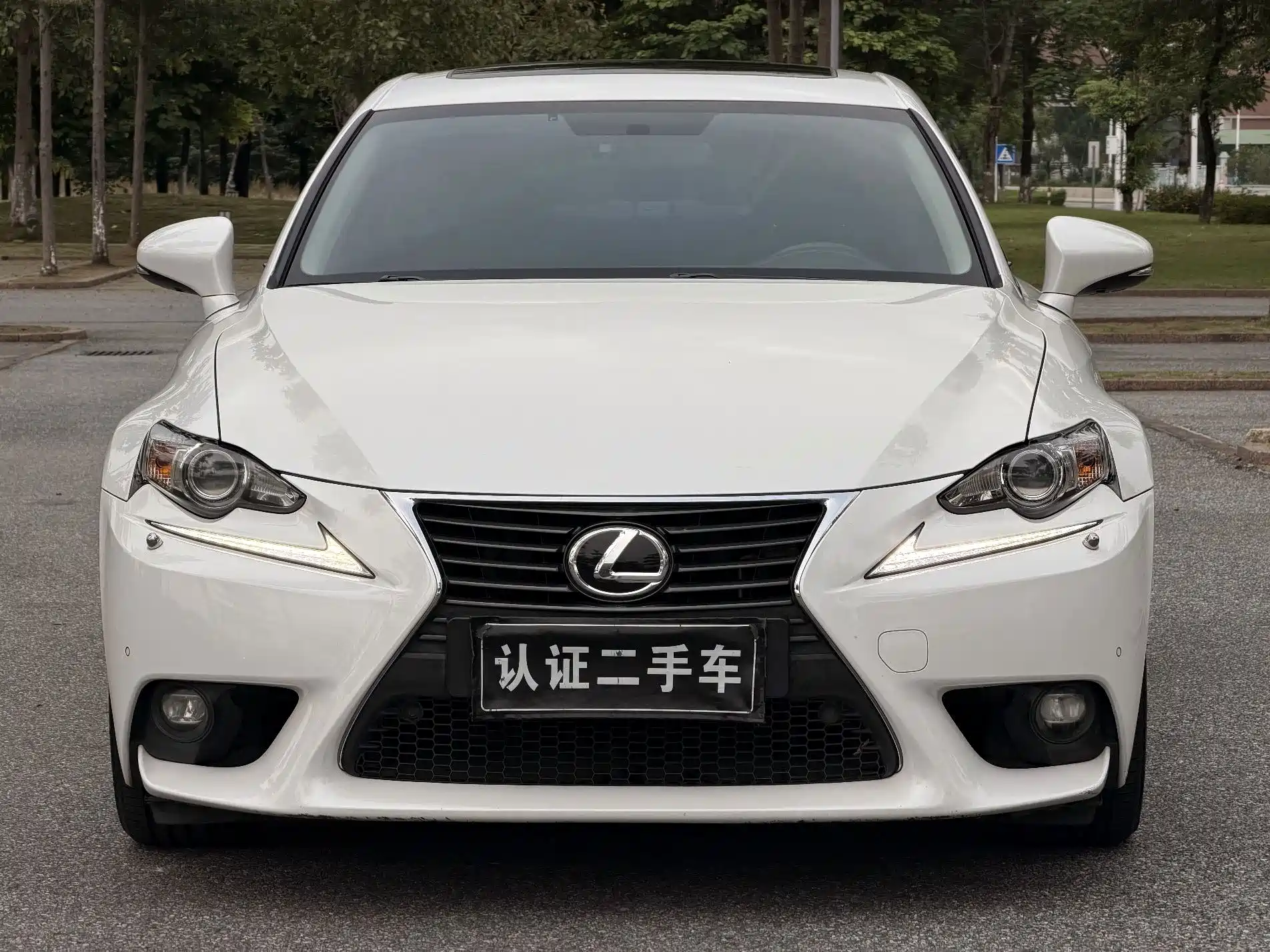 Фото 2 - Lexus IS