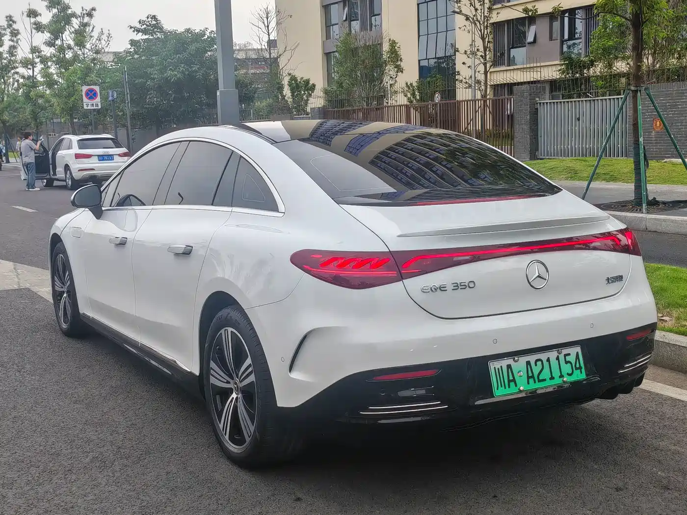 Mercedes-Benz EQE 2022 350 Luxury Edition фото 9