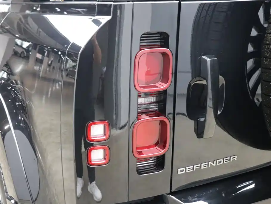 Land Rover Defender 2025 2025 110 3.0T P400 -Dynamic HSE