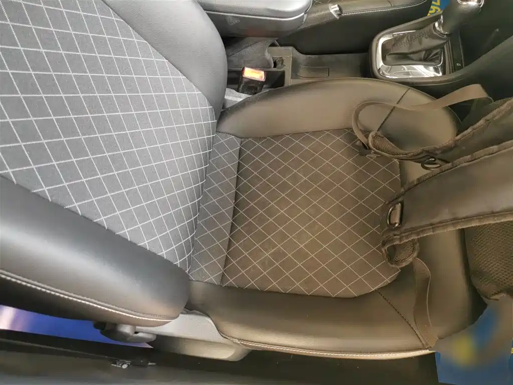 Škoda Rapid 2018 1.6L Automatic Comfort Edition фото 20