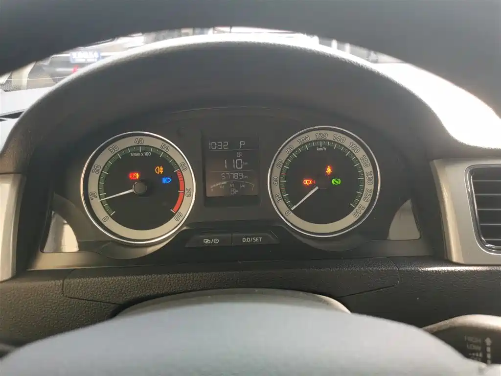 Škoda Rapid 2018 1.6L Automatic Comfort Edition фото 8
