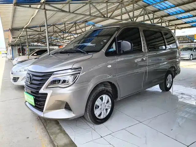 Forthing Lingzhi M5 1.6L 短轴实用型 7座