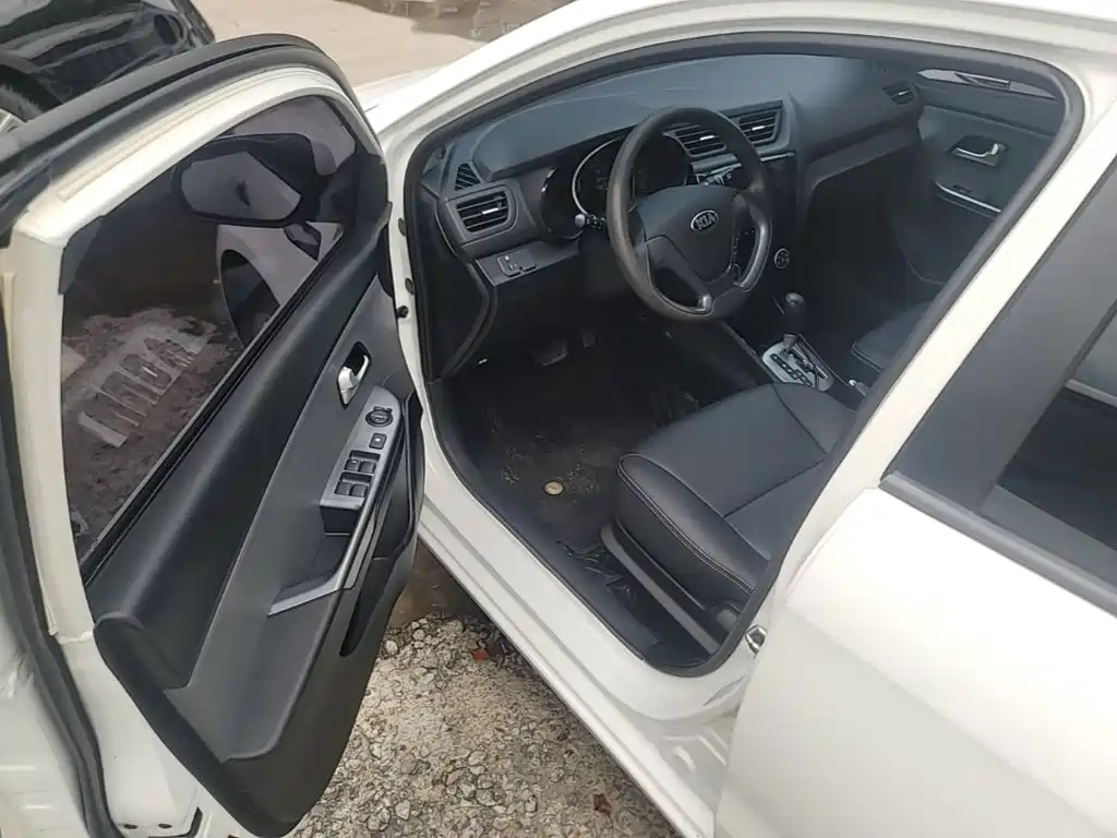 Kia K2 2017 2015 Sedan 1.4L AT GLS