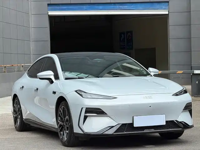 Geely Galaxy E8 2025 700km Long Voyage Smart Drive Edition