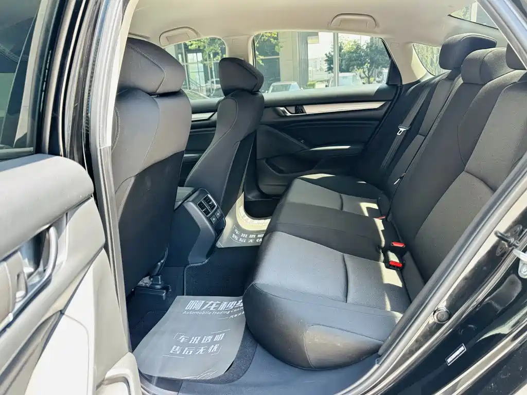 Photo 12 - Honda Accord