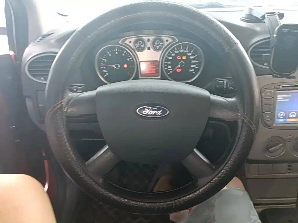 Фото 11 - Ford Focus