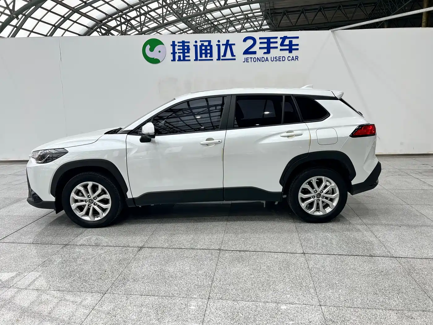 Toyota Frontlander 2023 2.0L CVT Leading Edition фото 6