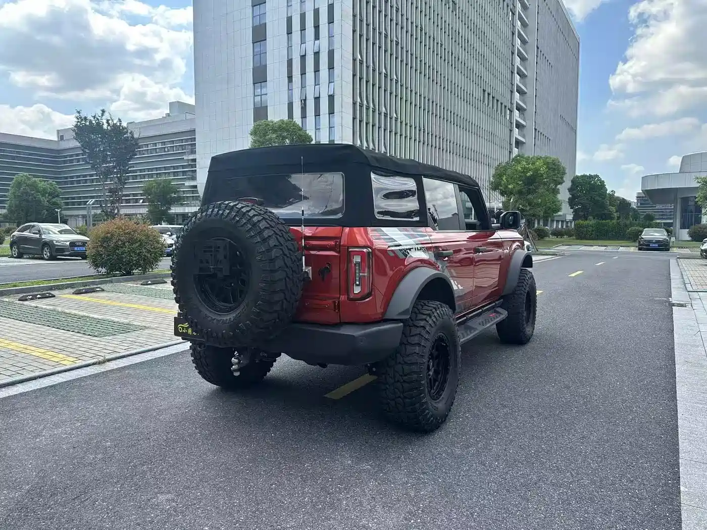 Фото 8 - Ford Bronco