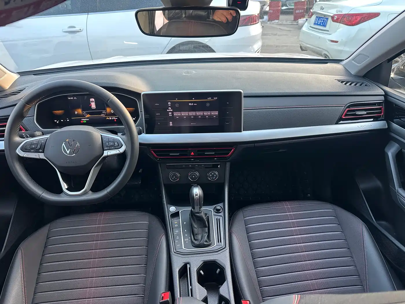 Volkswagen Lavida 2023 300TSI DSG Starlight Full Comfort Edition фото 5