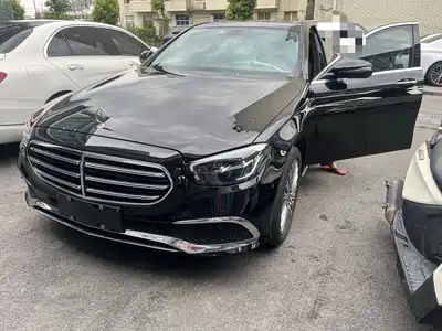 Mercedes-Benz E