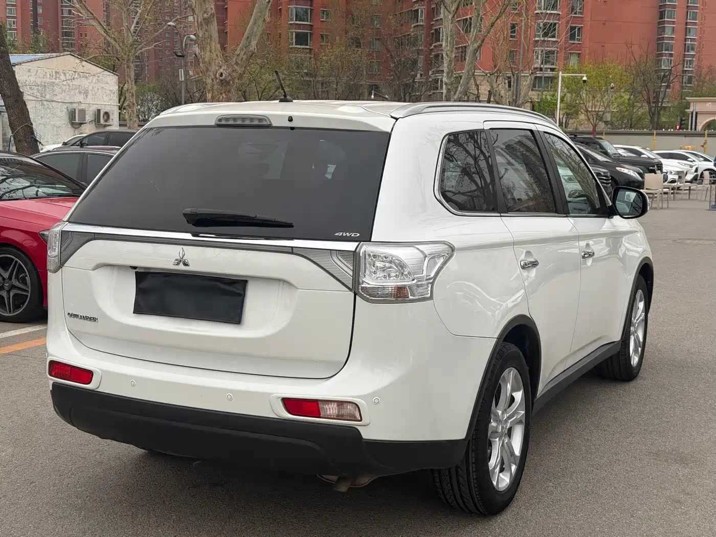 Mitsubishi Outlander (Import) 2014 2.4L 4WD Luxury Value Edition 7-seater фото 7