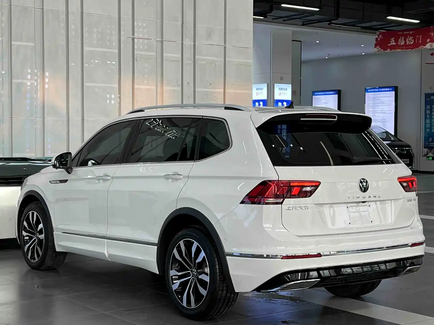 Volkswagen Tiguan L 2021 330TSI Automatic 2WD R-Line Premium фото 5