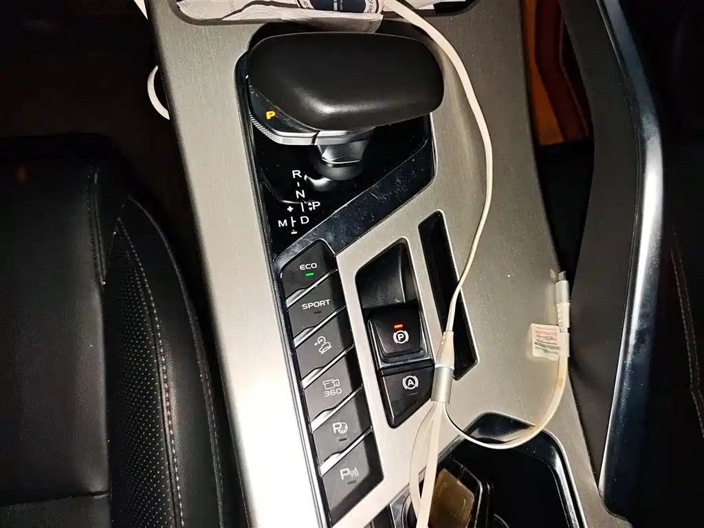 Фото 7 - Geely Coolray
