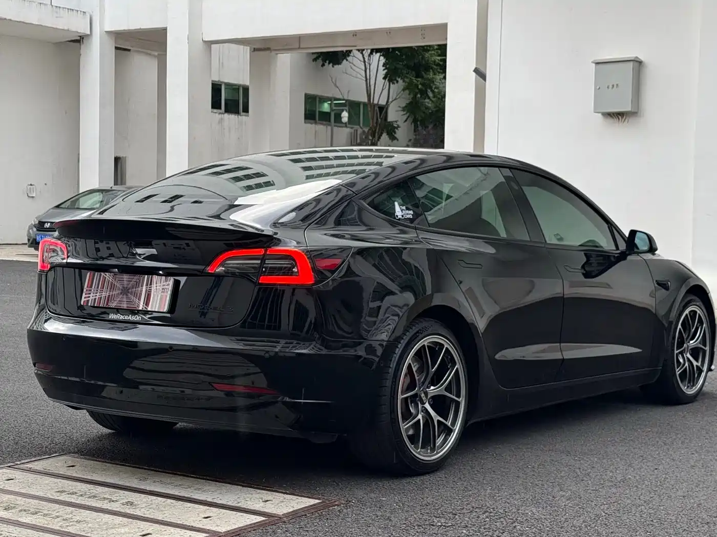 Фото 11 - Tesla Model 3