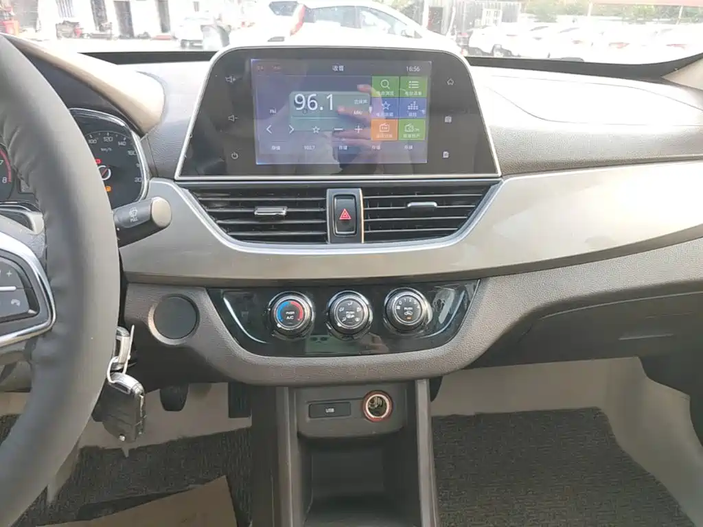 Baojun 310W 2020 2017 1.5L Manual Fashion Edition (China V)