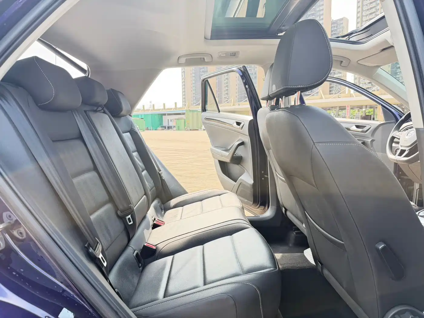 Photo 10 - Volkswagen T-ROC