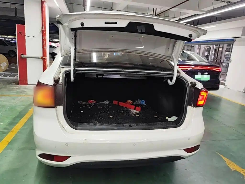 Roewe i5 2019 2019 1.5L Automatic 4G Connected LingHao Flagship Version